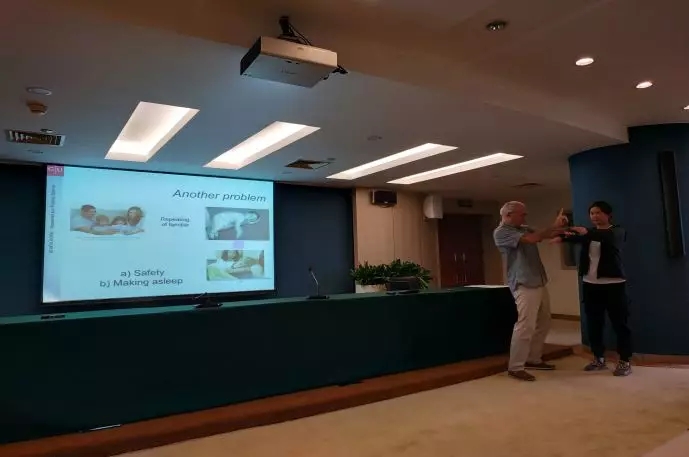 德国美因茨大学运动科学麻豆网院长希尔赫・沃尔夫冈教授讲座（2）