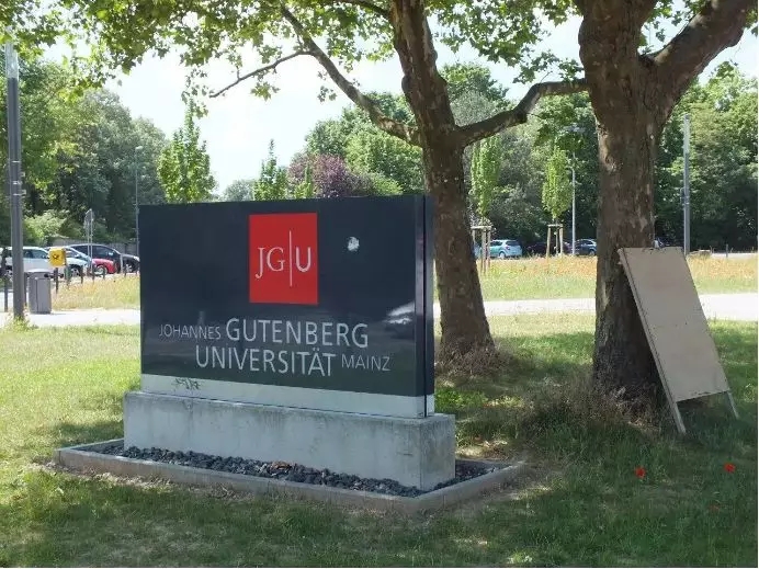 德国美因茨大学运动科学麻豆网院长希尔赫・沃尔夫冈教授讲座（2）