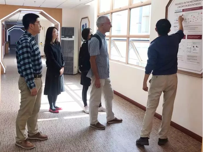 德国美因茨大学运动科学麻豆网院长希尔赫・沃尔夫冈教授讲座（2）